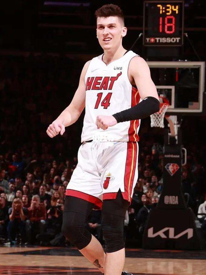 赛场上同样 赛场上同样