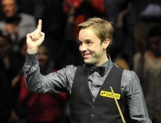 蝶泳逆流而 蝶泳逆流而